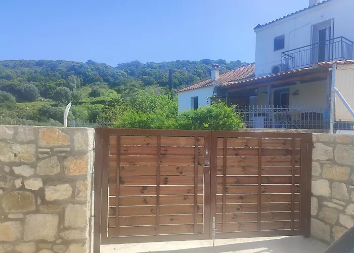 Vaki\'S Country House
